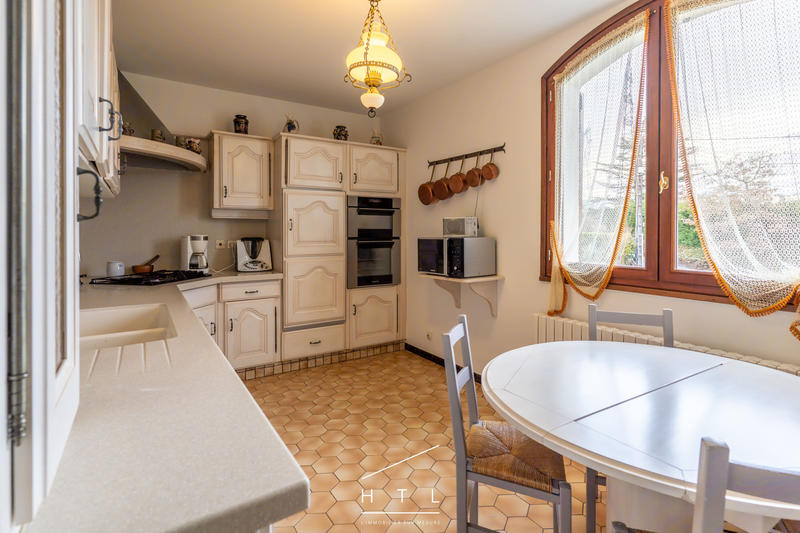 Maison - 233 m² - 5 pièces