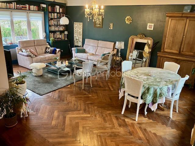 Maison - 299 m² - 8 pièces