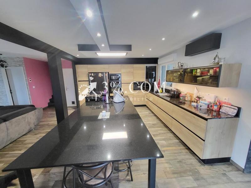 Maison - 230 m² - 10 pièces