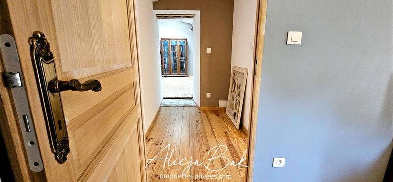 Maison - 255 m² - 12 pièces