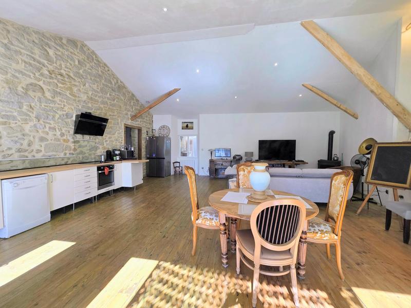 Maison - 322 m² - 9 pièces