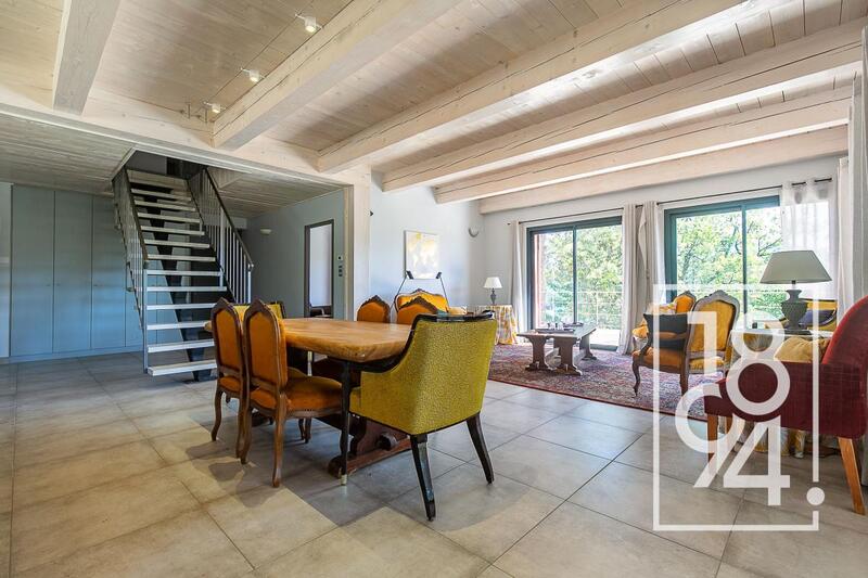 Villa - 304 m² - 11 pièces