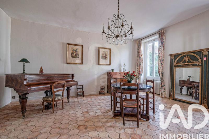 Maison - 201 m² - 7 pièces