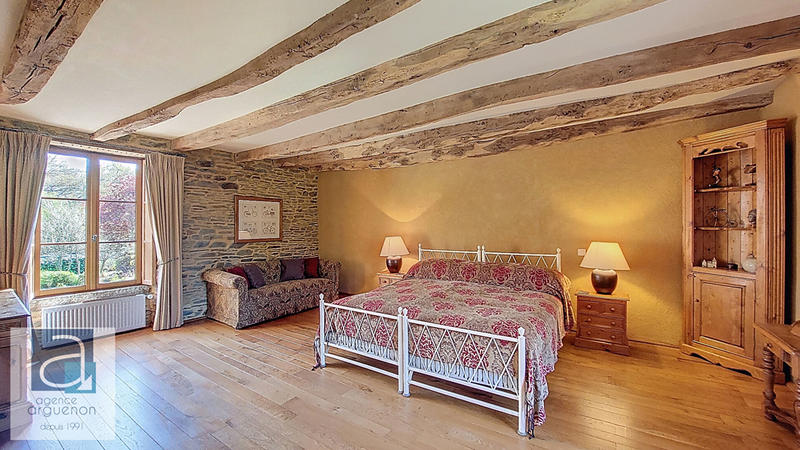 Maison - 342 m² - 7 pièces