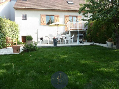 Maison - 97 m² - 5 pièces