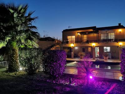 Maison - 240 m² - 6 pièces