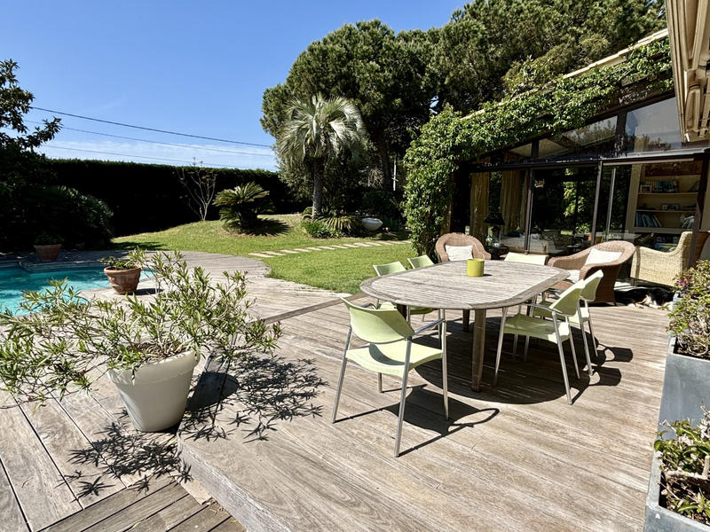 Villa - 282 m² - 8 pièces