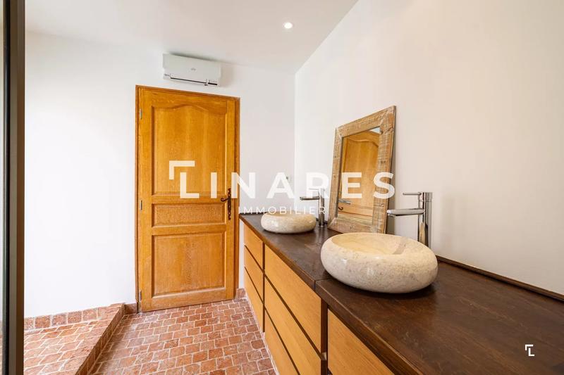 Maison - 210 m² - 5 pièces