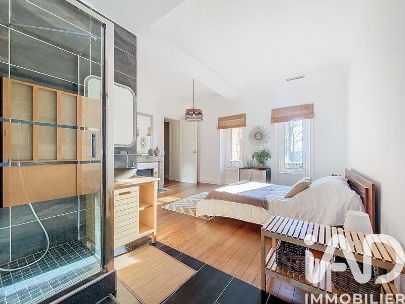 Maison - 471 m² - 11 pièces