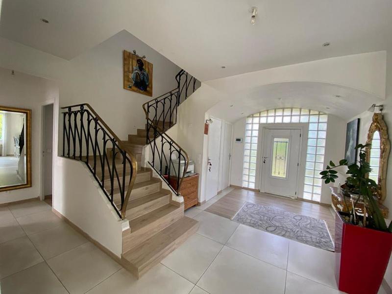 Maison - 230 m² - 6 pièces