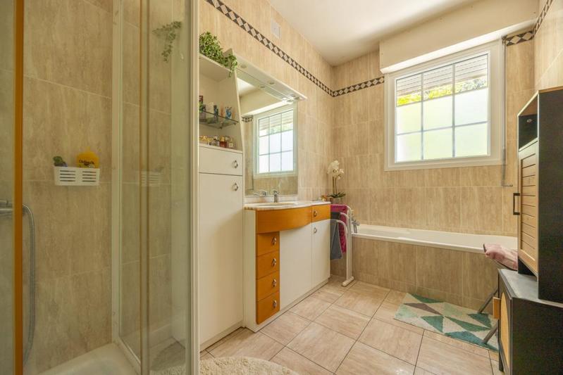 Maison - 230 m² - 6 pièces