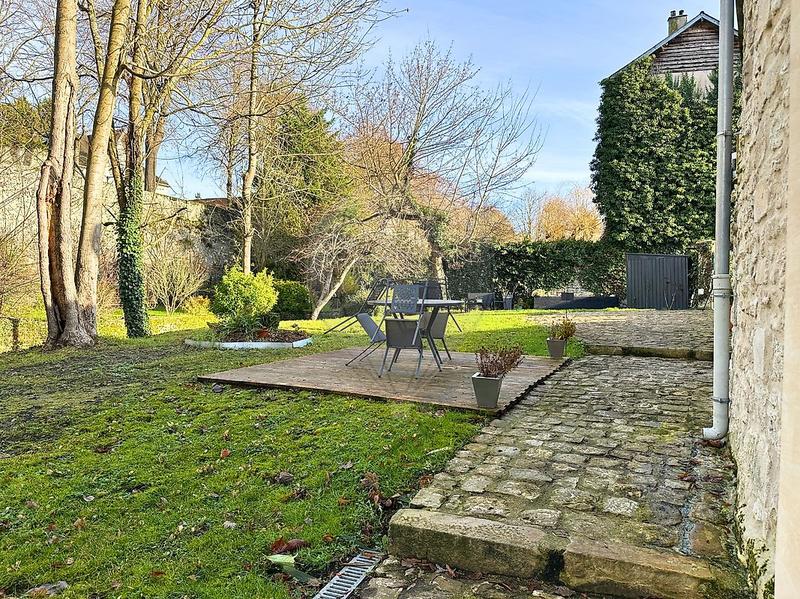 Propriété - 270 m² - 10 pièces