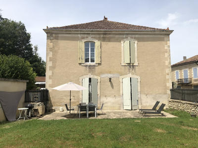 Maison - 259 m² - 9 pièces