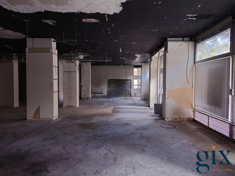 Local commercial - 363 m²