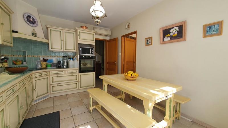 Maison - 200 m² - 8 pièces