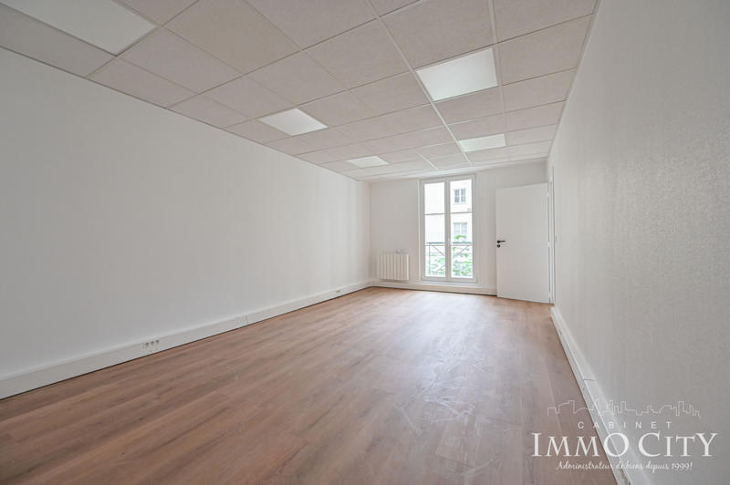 Bureau - 150 m² - 6 pièces