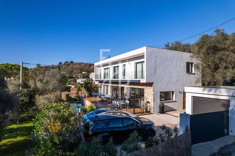 Villa - 245 m² - 5 pièces