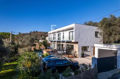 Villa - 245 m² - 5 pièces