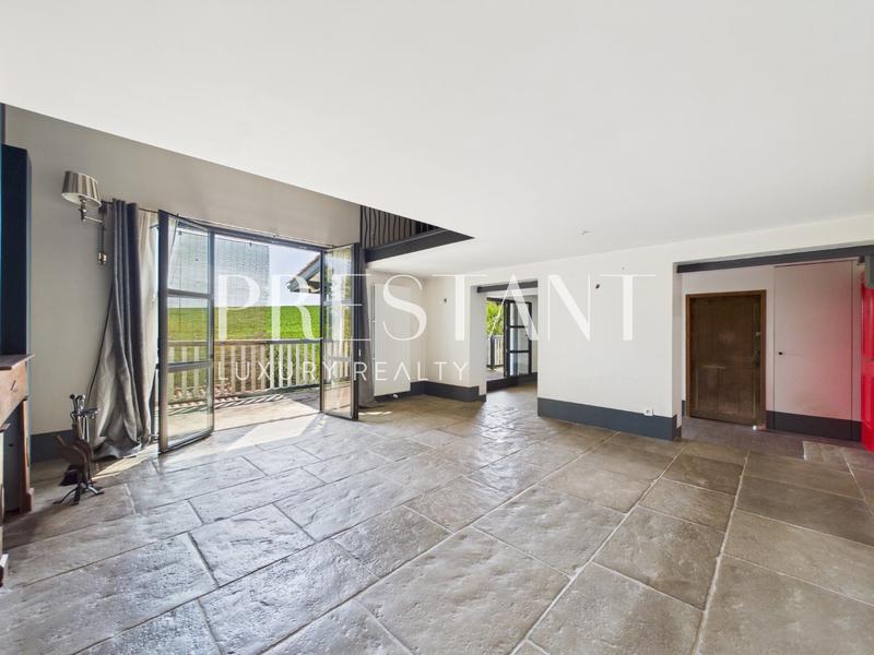 Maison - 200 m² - 9 pièces