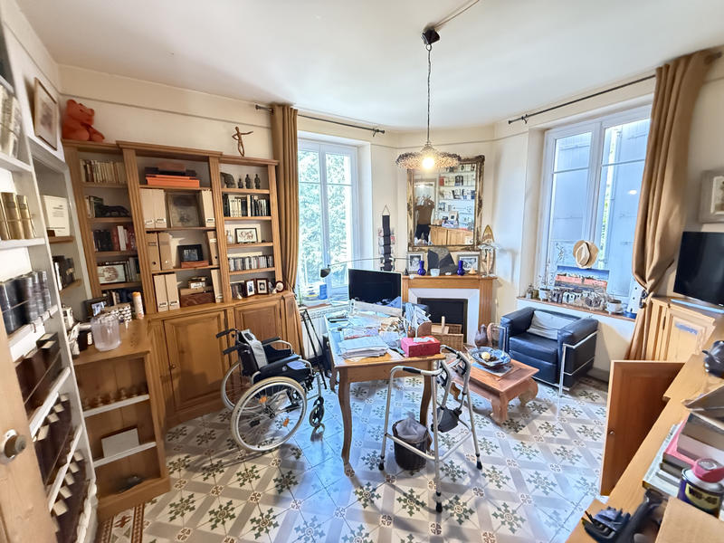 Maison - 460 m² - 10 pièces