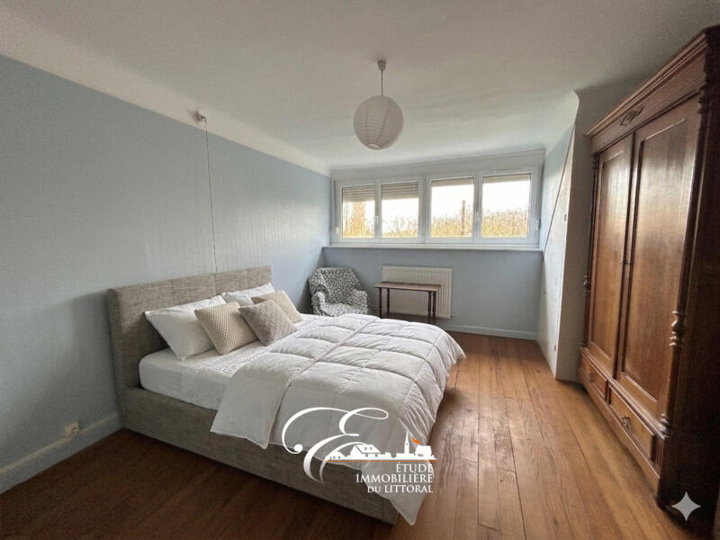 Maison - 220 m² - 8 pièces