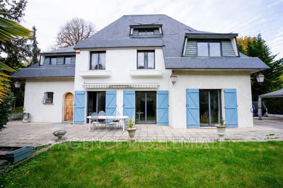 Maison - 180 m² - 7 pièces