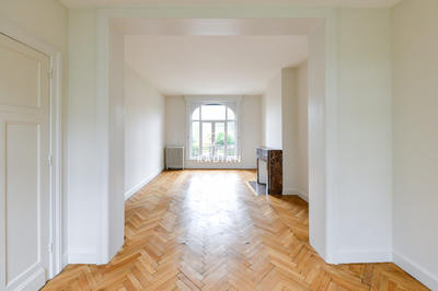 Maison - 224 m² - 7 pièces