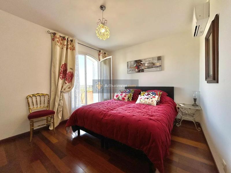 Maison - 220 m² - 6 pièces