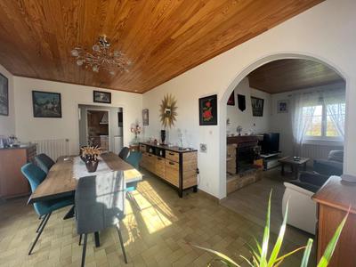 Maison - 111 m² - 9 pièces