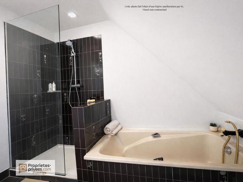 Maison - 233 m² - 8 pièces