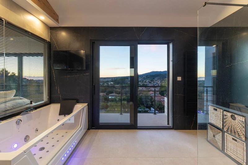 Villa - 250 m² - 7 pièces