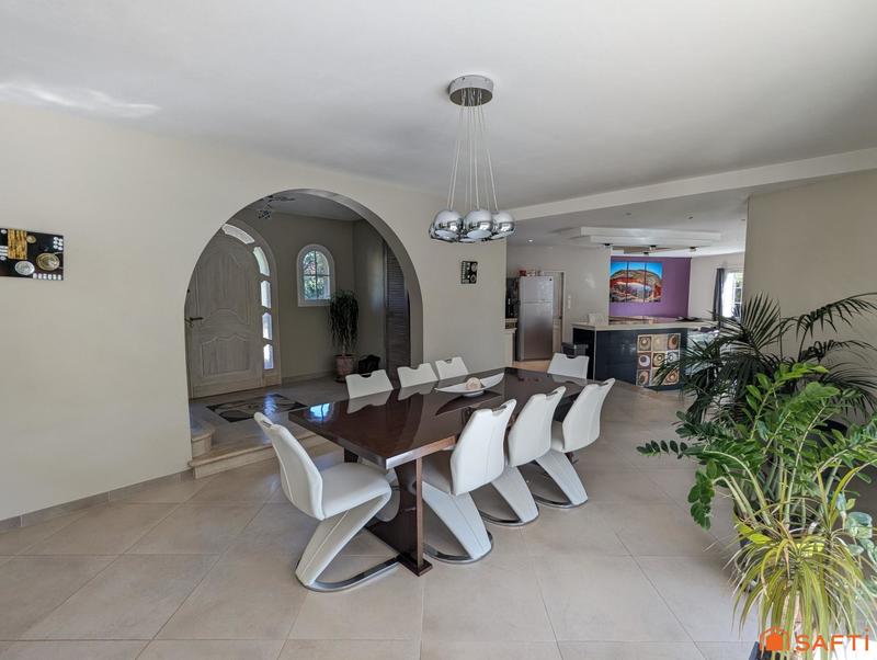 Maison - 327 m² - 7 pièces