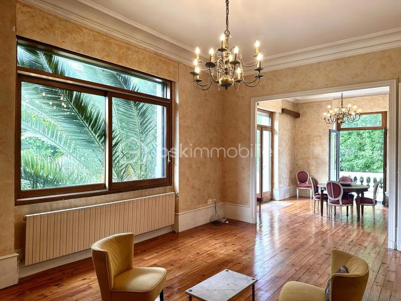 Demeure - 298 m² - 12 pièces