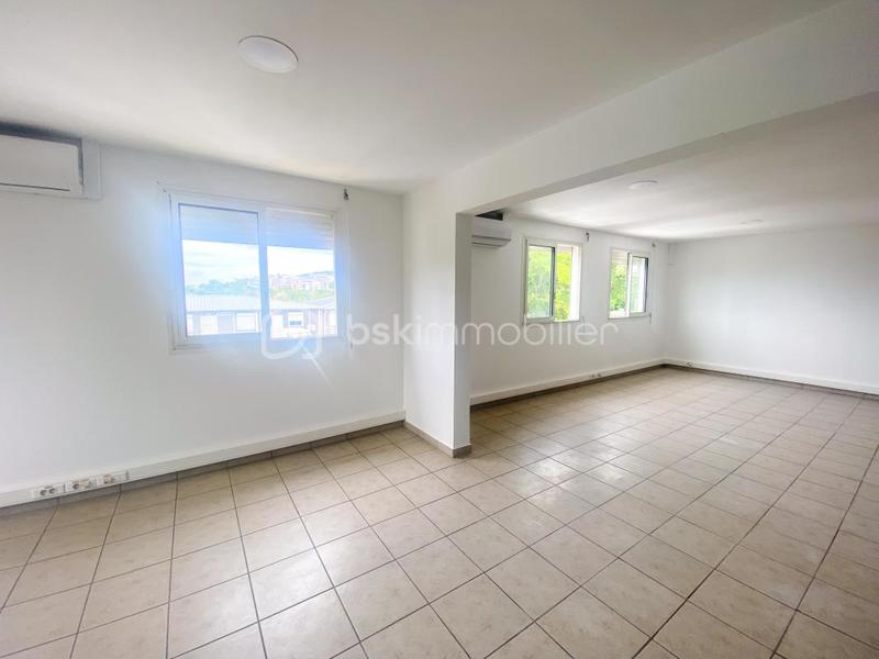 Bureau - 74 m² - 1 pièce