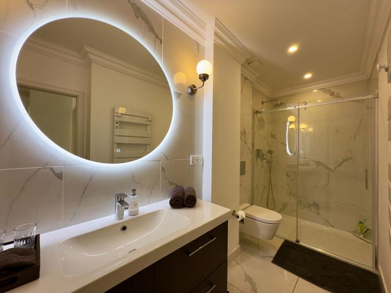 Maison - 400 m² - 12 pièces