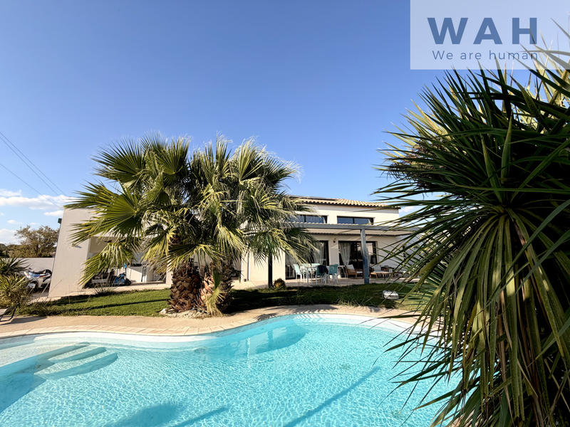 Maison - 218 m² - 5 pièces