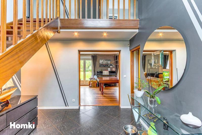 Maison - 210 m² - 8 pièces