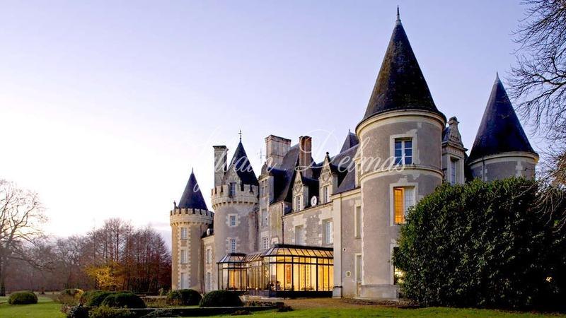 Château - 2 000 m² - 60 pièces