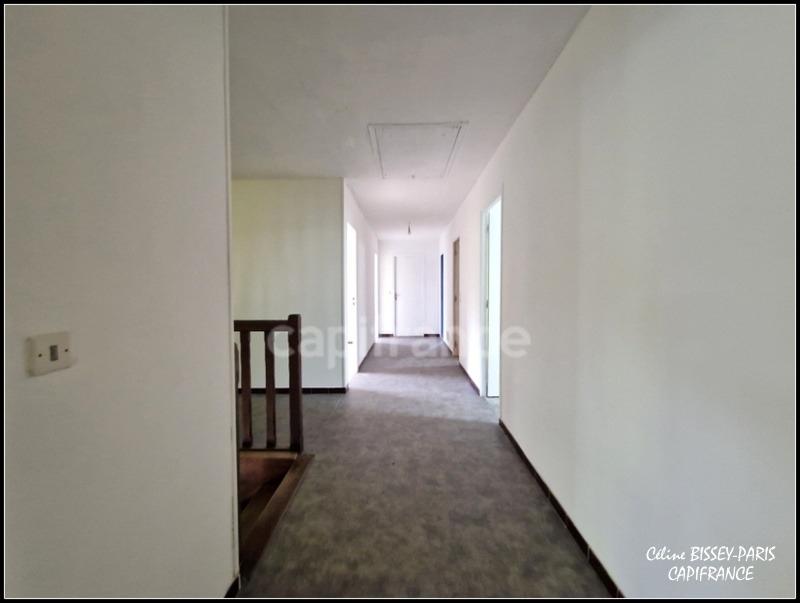 Maison - 245 m² - 8 pièces