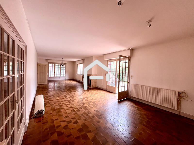 Maison - 307 m² - 6 pièces