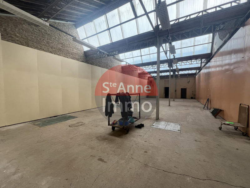 Maison - 950 m² - 2 pièces