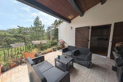 Maison - 214 m² - 7 pièces