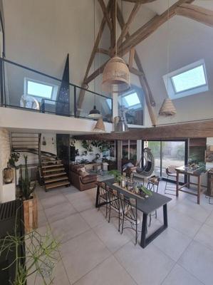 Maison - 250 m² - 8 pièces