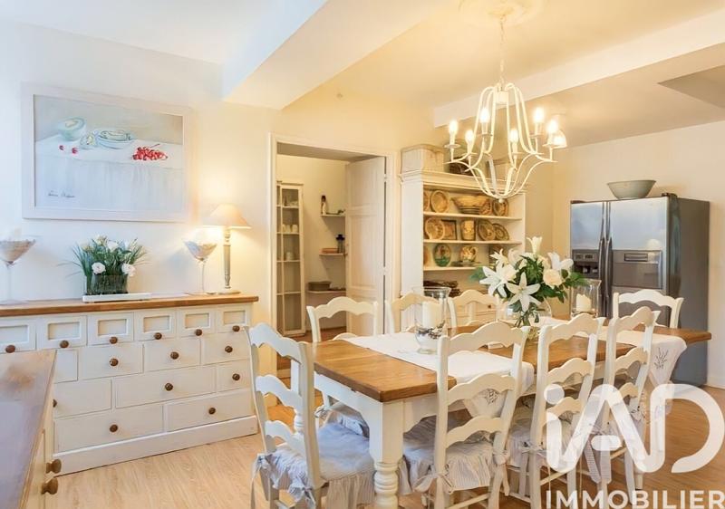 Maison - 271 m² - 10 pièces