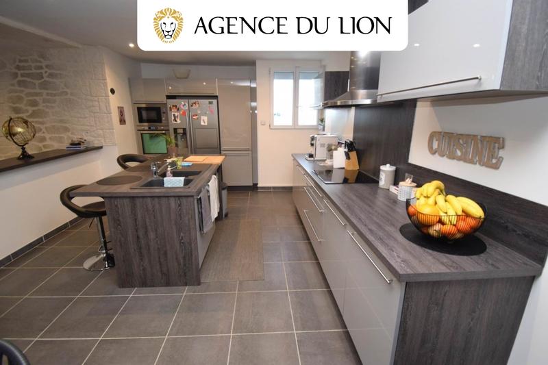 Maison - 220 m² - 7 pièces