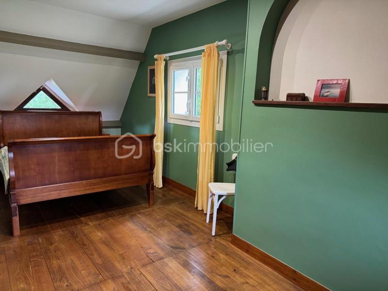 Maison traditionnelle - 159 m² - 6 pièces