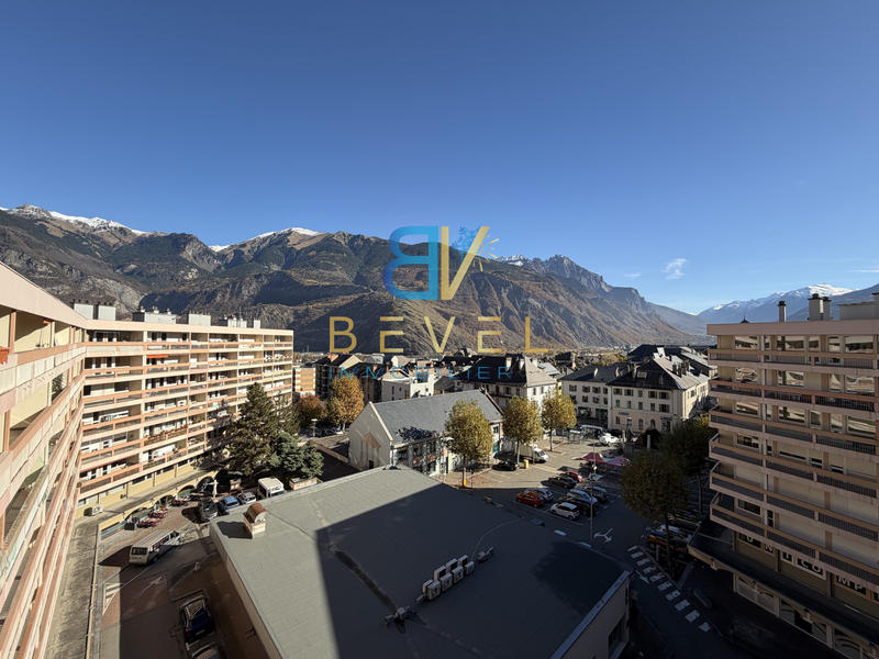 Appartement - 99 m² - 5 pièces