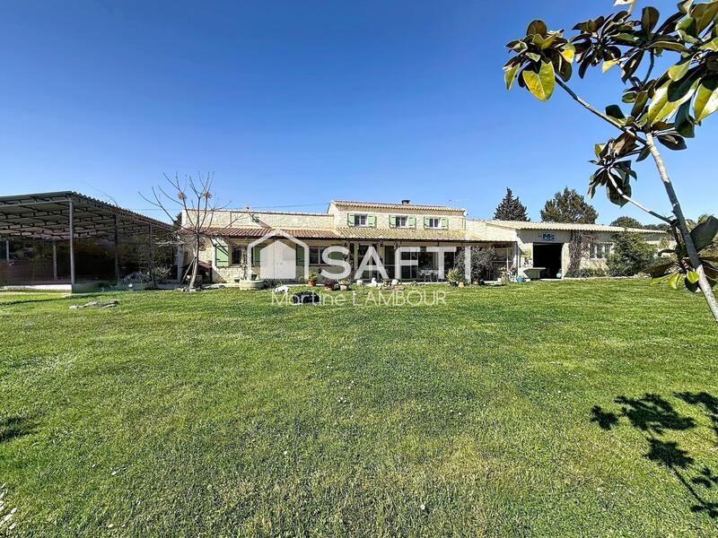 Maison - 255 m² - 8 pièces