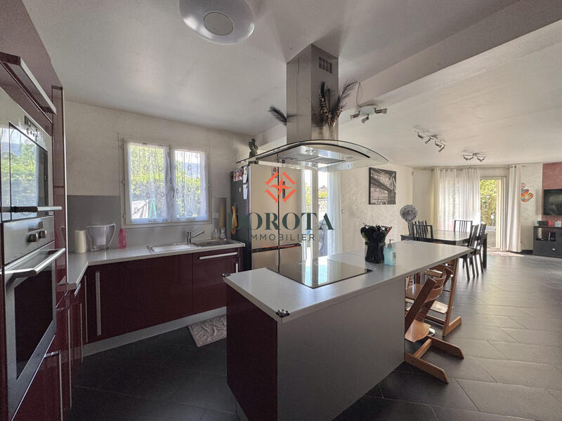 Maison - 160 m² - 6 pièces