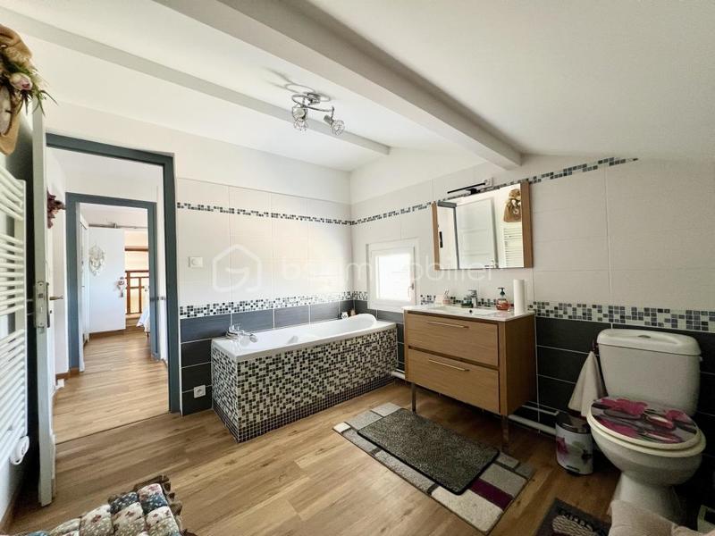 Maison - 218 m² - 7 pièces